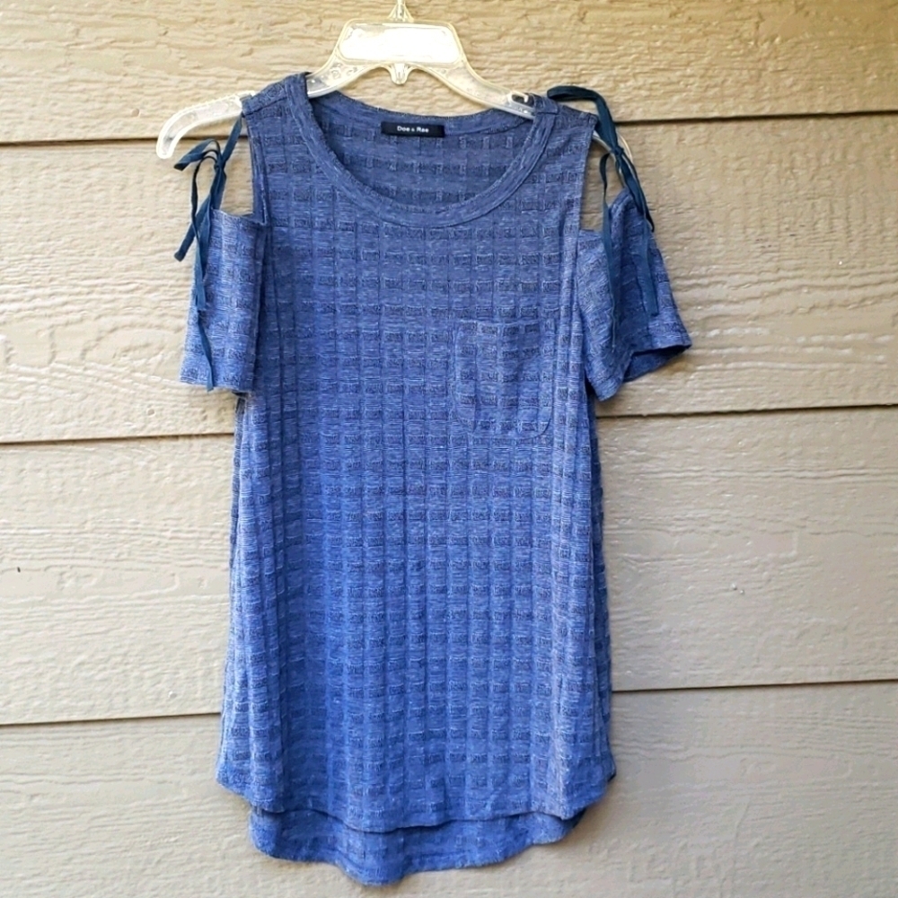Doe & Rae cold shoulder blue knit top S